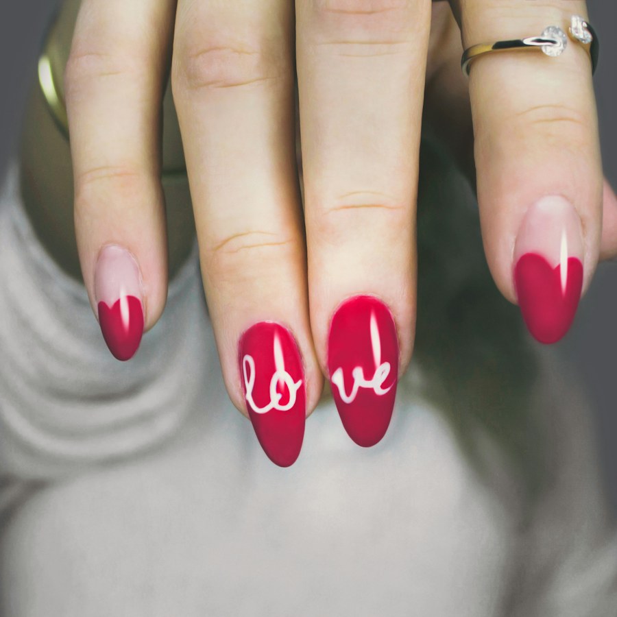 Manicura nude de inspiración editorial