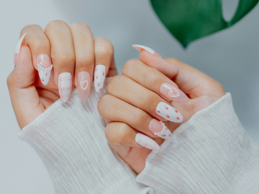 Detalle floral pintado a mano