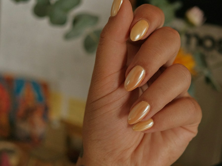Uñas niveladas con gel de acabado brillante