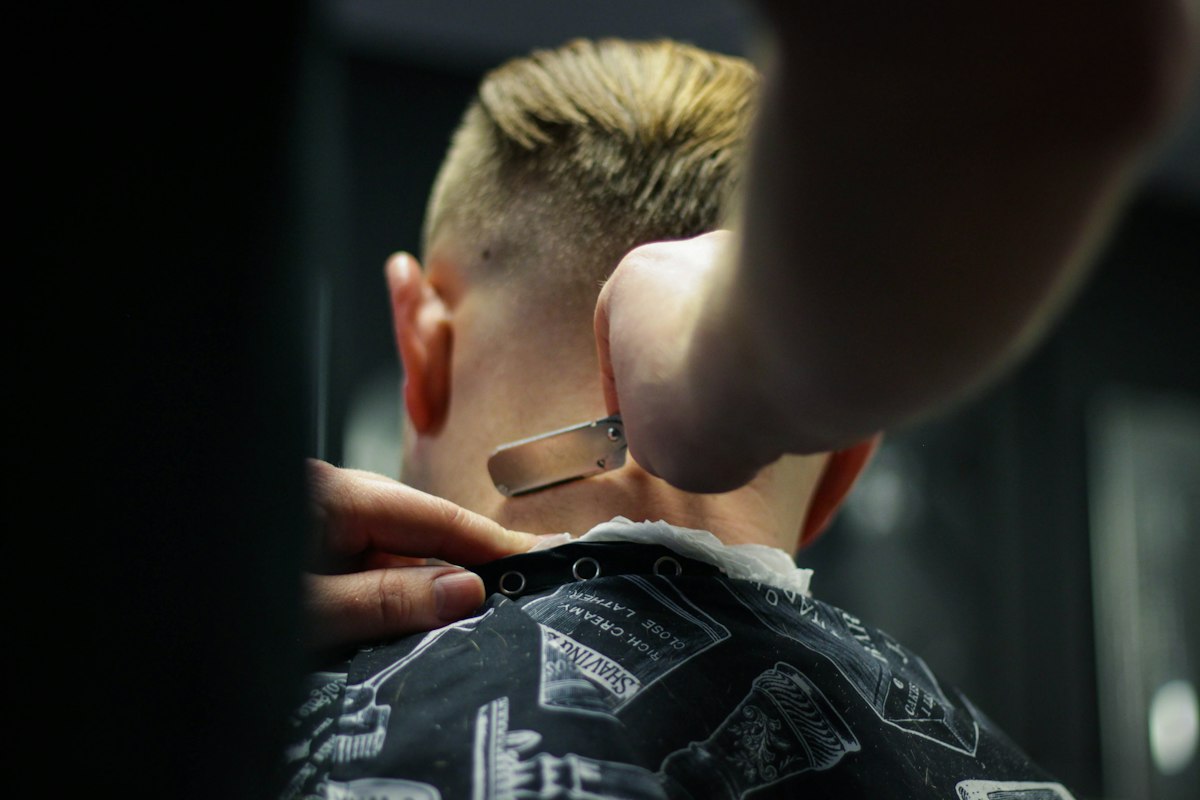Corte con tijera en detalle